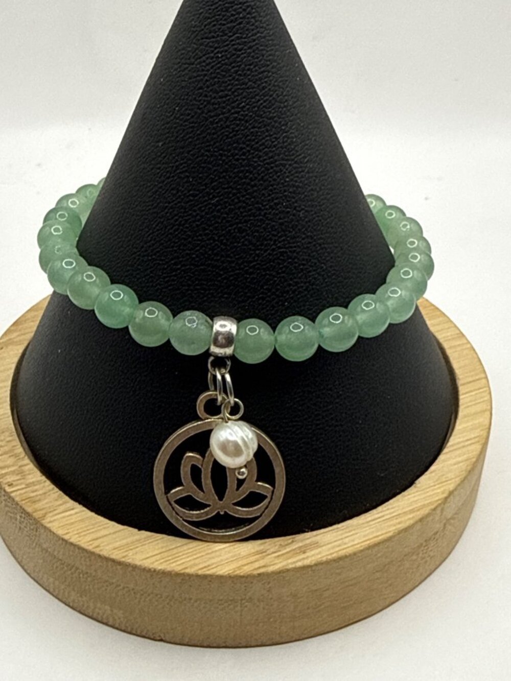 Green Faux Aventurine Beaded Bracelet Silver Lotus Flower Pearl Charm Stretchy